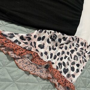 3x tunic with flowy sleeves. Waffle knit material